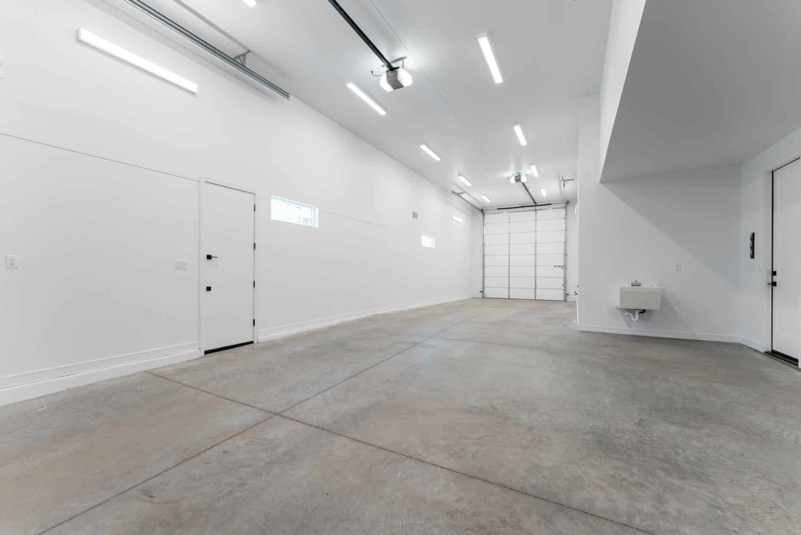 Garage at 3556 Sunny Point Dr