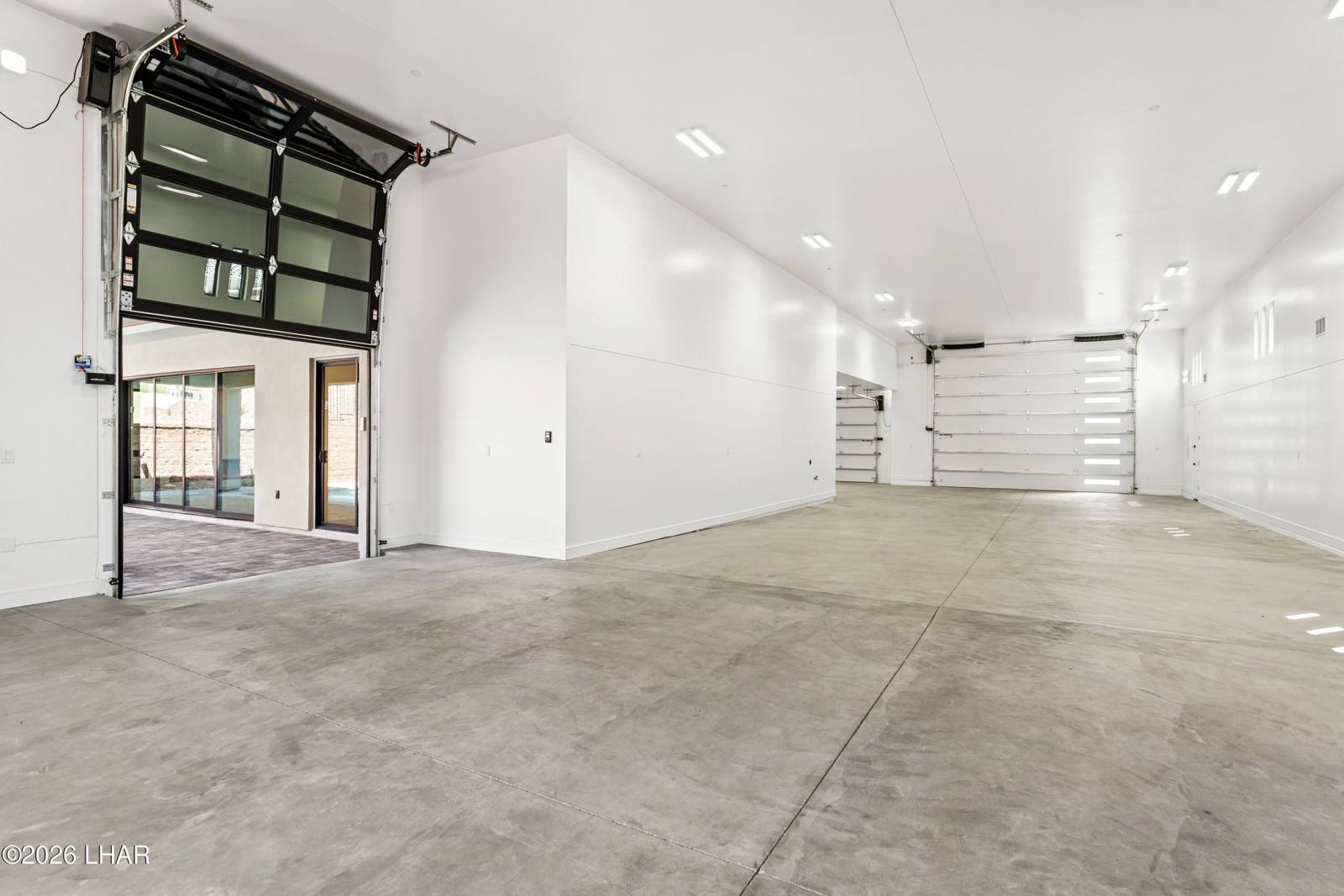 Garage at 6873 Avienda De Los Foothills