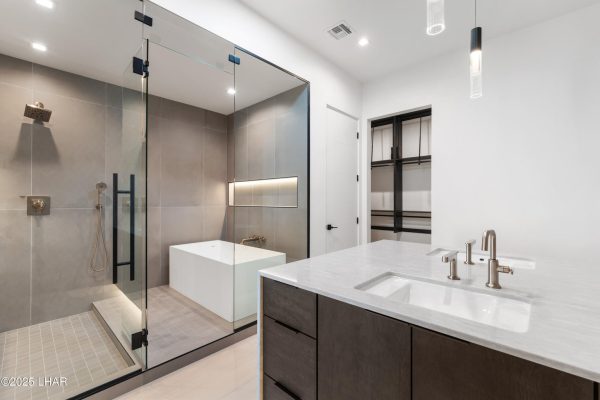 20251215211634920280000000-o